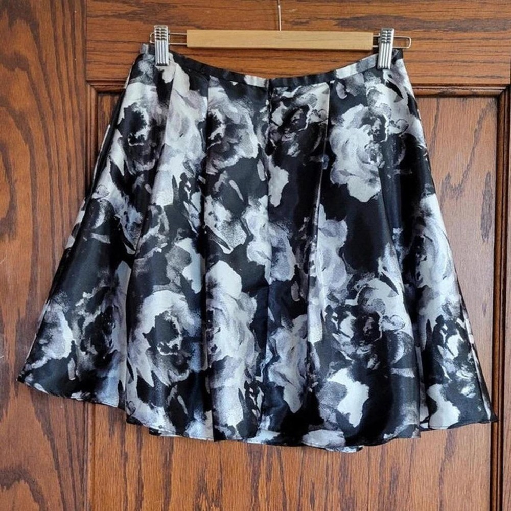 Blondie Nites by Stacy Skylar Skirt Womens Size 8 Floral Black ALine Pleated - Picture 2 of 8